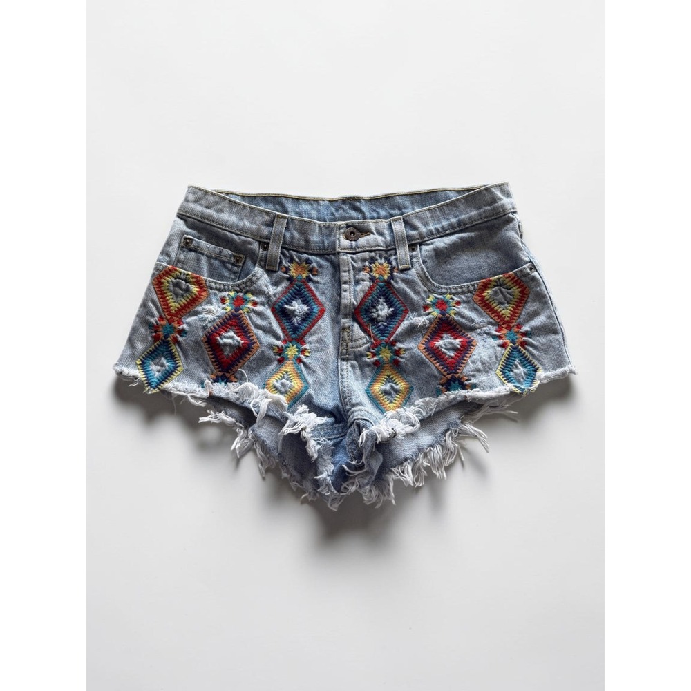 Carmar Denim Embroidered Diamond Cutoff Shorts Light Wash Boho Festival Size 28